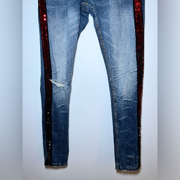 SMUGGLER’S MOON JEANS SLIM FIT DISTRESSED W/ RHINESTONE TRIM. W 30 / L 31 - Picture 13 of 16